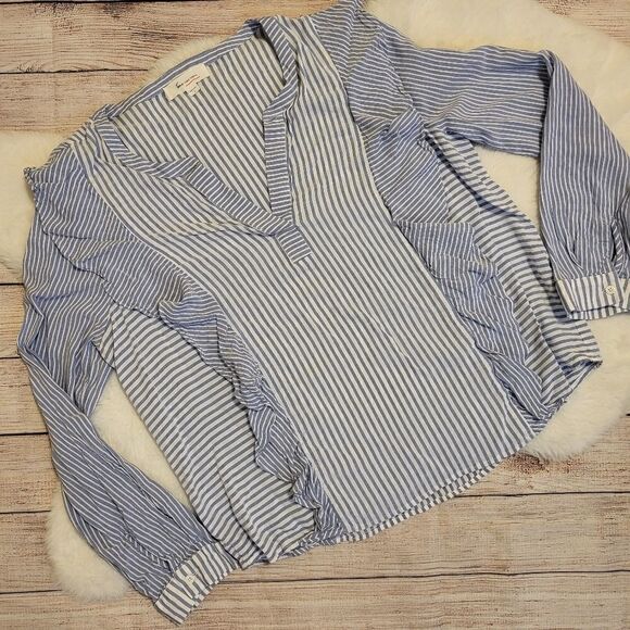 Two by Vince Camuto blue/white striped long-sleeved ruffle blouse - Picture 1 of 7